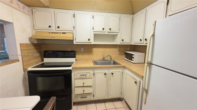 5 of 23 - 9121 Sunrise Lakes Blvd 210, Sunrise, FL