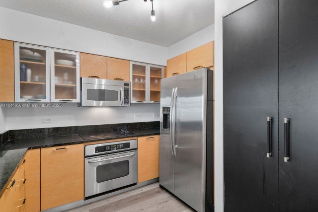 4 of 42 - 31 Se 5th St 2911, Miami, FL