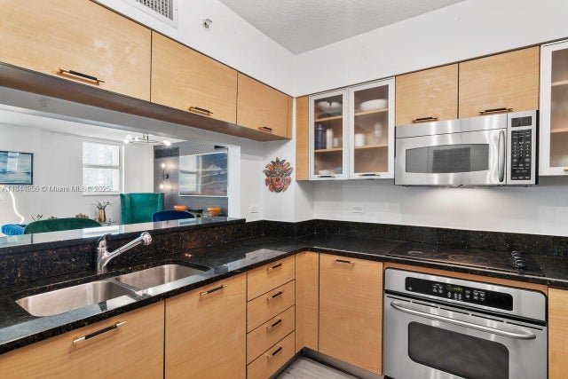 5 of 42 - 31 Se 5th St 2911, Miami, FL