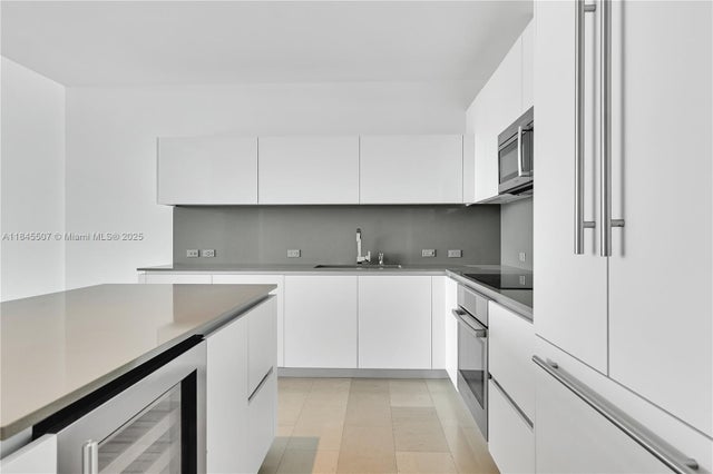 5 of 23 - 68 Se 6th St 4110, Miami, FL