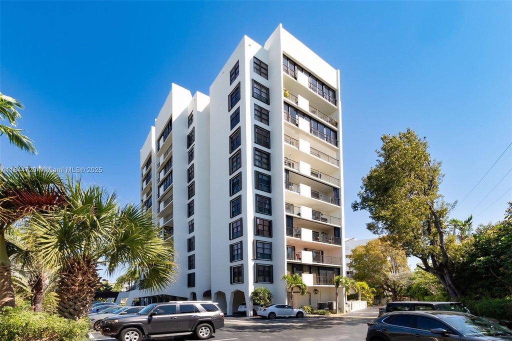 77 Crandon Blvd 5b, Key Biscayne