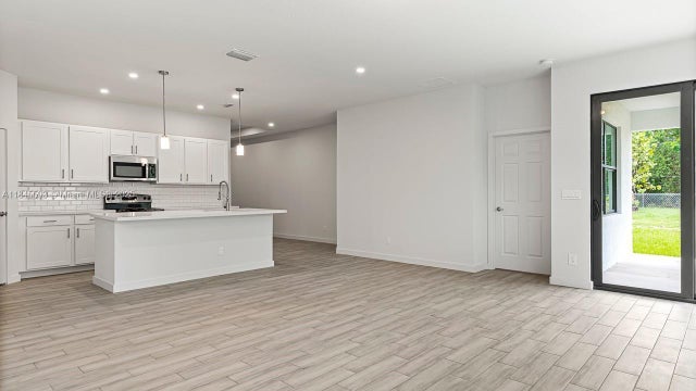 5 of 28 - 7503 Belleair Ave, Fort Pierce, FL