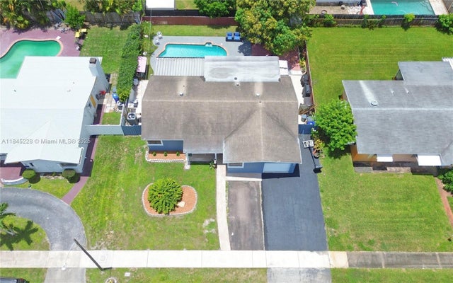 2 of 50 - 1600 N 73rd Ave, Hollywood, FL