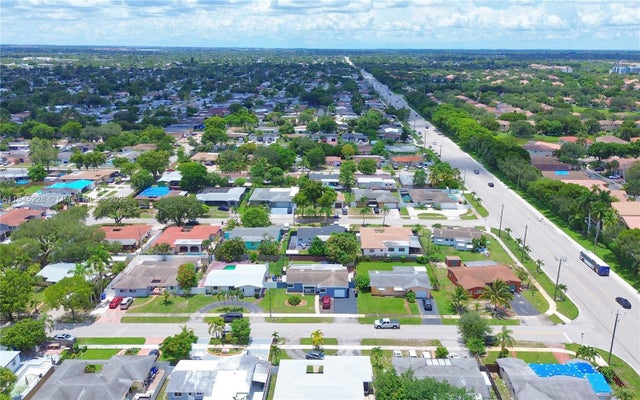 4 of 50 - 1600 N 73rd Ave, Hollywood, FL