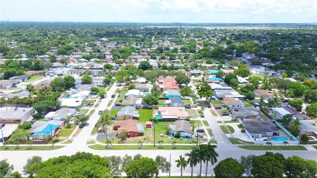5 of 50 - 1600 N 73rd Ave, Hollywood, FL