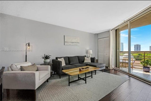 4 of 11 - 2400 Sw 3rd Ave 802, Miami, FL