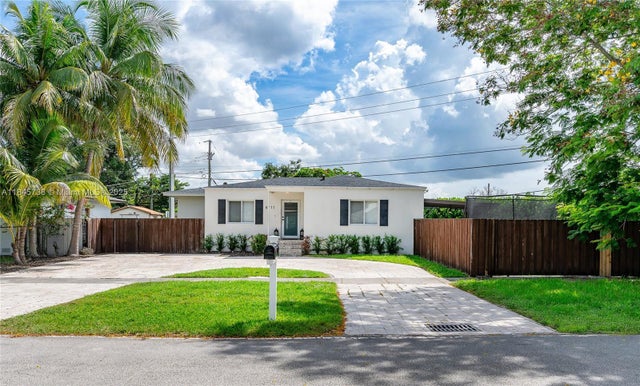 2 of 34 - 6711 N Waterway Dr, Miami, FL