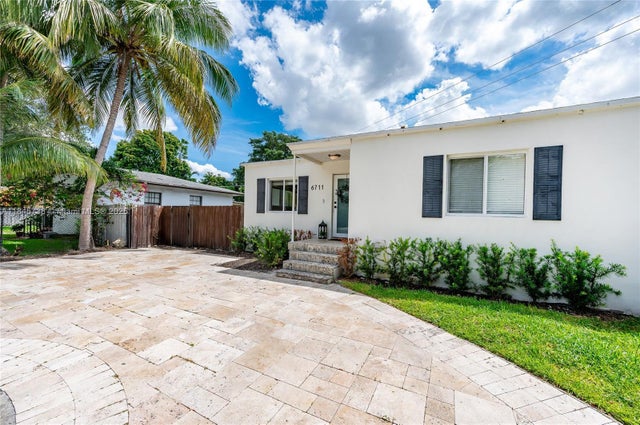 3 of 34 - 6711 N Waterway Dr, Miami, FL