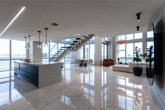 5 of 54 - 851 Ne 1st Ave 4611, Miami, FL