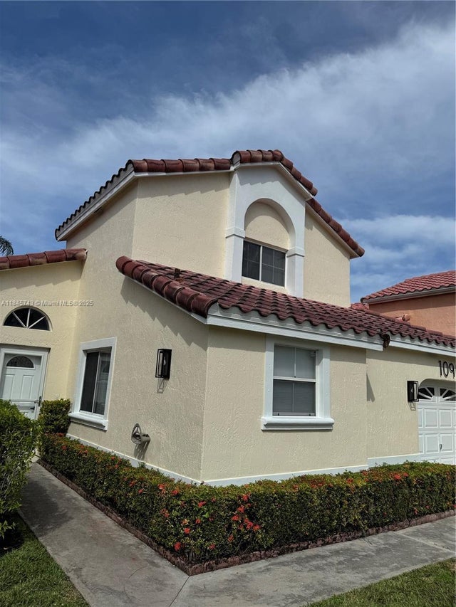 4 of 35 - 1090 Se 6th Ave, Dania Beach, FL