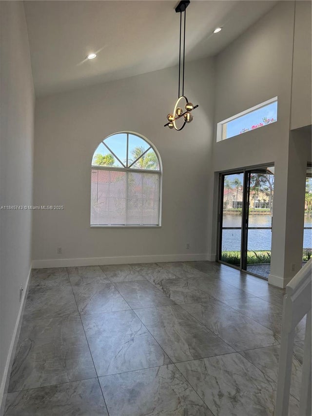 5 of 35 - 1090 Se 6th Ave, Dania Beach, FL