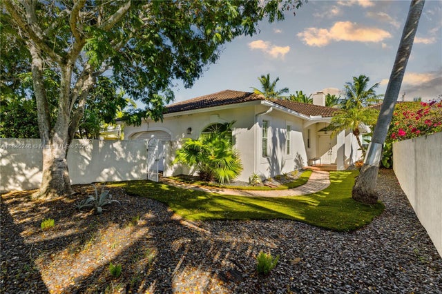1 of 47 - 810 Ne 21st Dr, Wilton Manors, FL