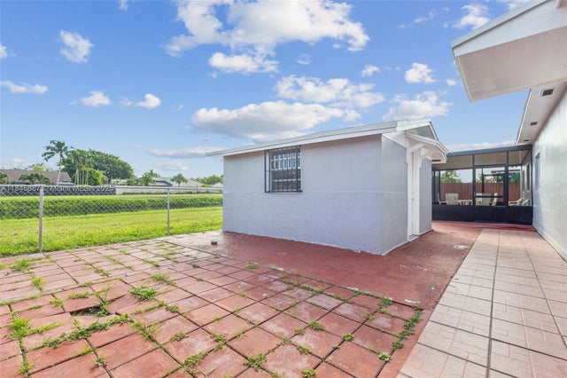 4 of 32 - 10471 Sw 141st Dr, Miami, FL