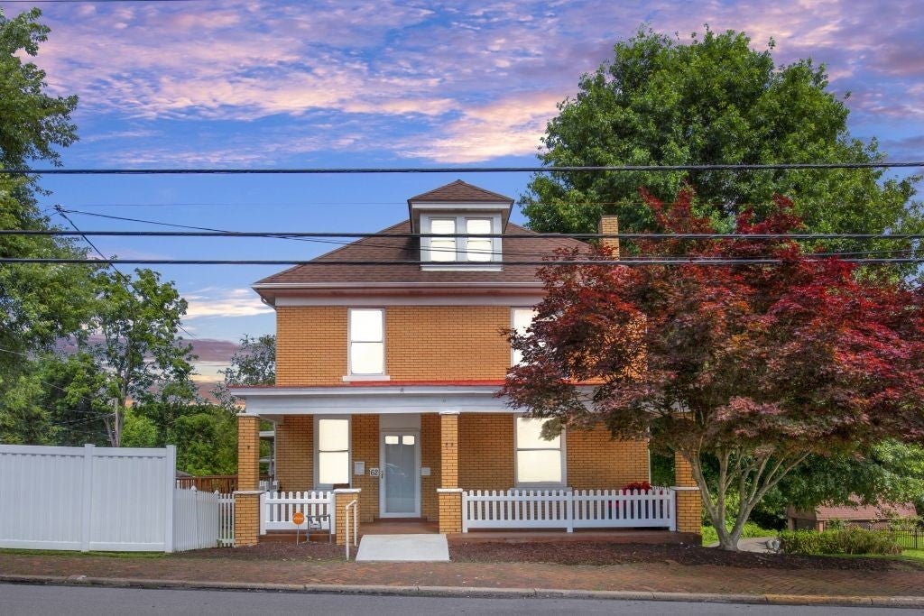 62 1st Street, North Irwin