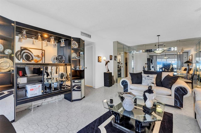 4 of 29 - 3850 Washington St 1114, Hollywood, FL