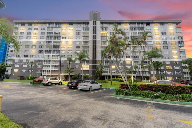 5 of 29 - 3850 Washington St 1114, Hollywood, FL