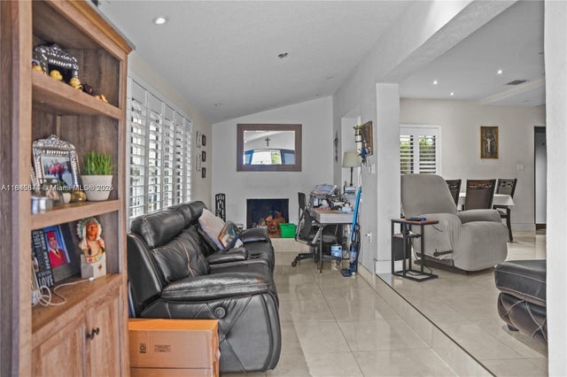 3 of 27 - 117 W 34th St, Hialeah, FL