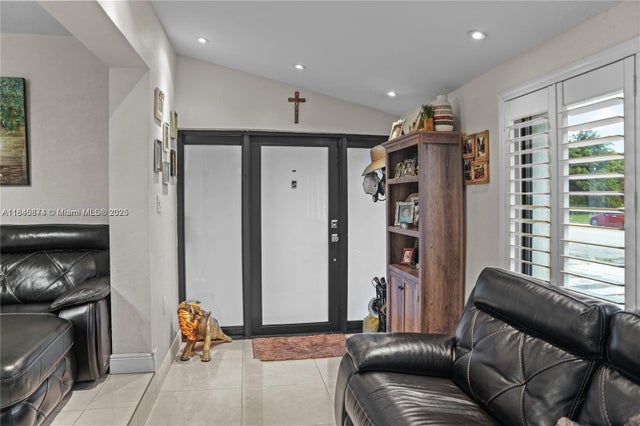 4 of 27 - 117 W 34th St, Hialeah, FL