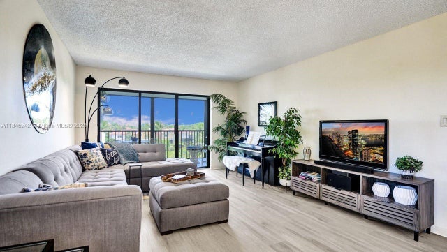 4 of 39 - 545 Se 12th St 301, Dania Beach, FL