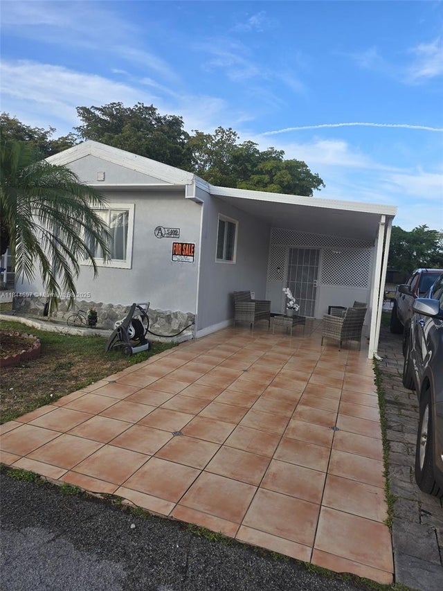 1 of 34 - 5409 Nw 200 Rd, Miami Gardens, FL
