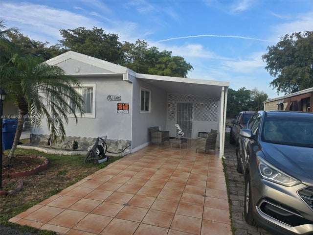 2 of 34 - 5409 Nw 200 Rd, Miami Gardens, FL