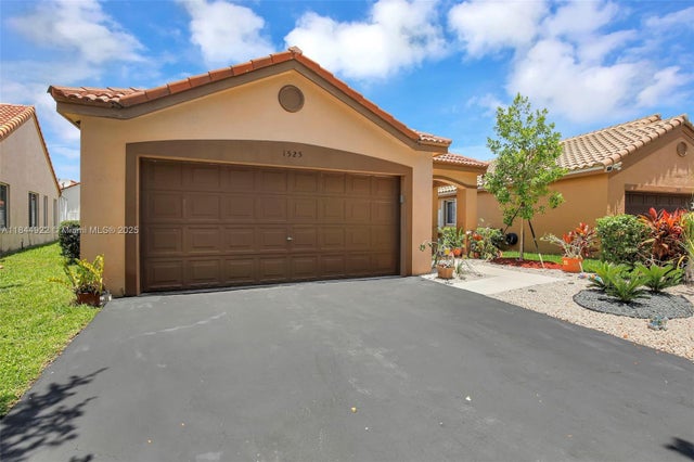 1 of 39 - 1525 Estancia Cir, Weston, FL