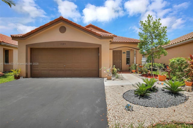 2 of 39 - 1525 Estancia Cir, Weston, FL