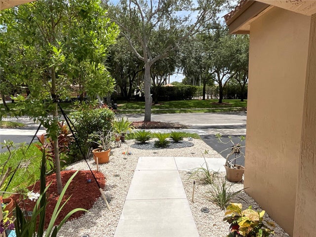 3 of 39 - 1525 Estancia Cir, Weston, FL