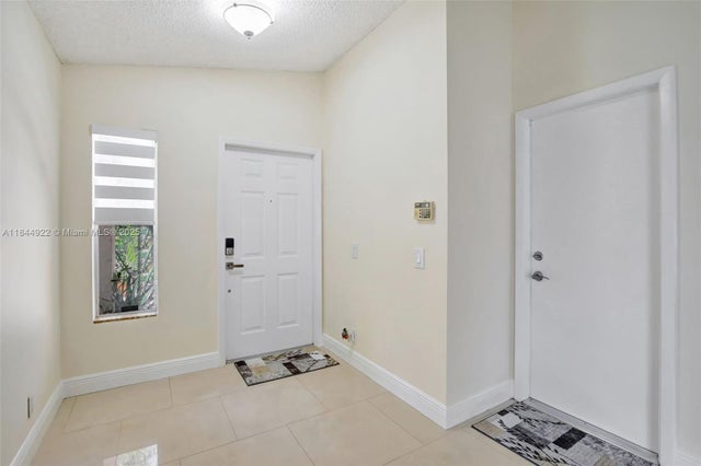 5 of 39 - 1525 Estancia Cir, Weston, FL