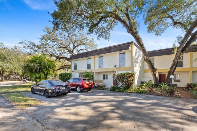 1 of 38 - 3300 Atlanta St 15b, Hollywood, FL