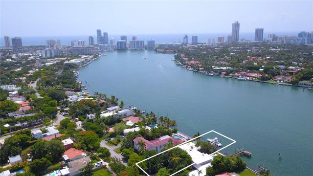 1 of 20 - 1560 Bay Dr, Miami Beach, FL