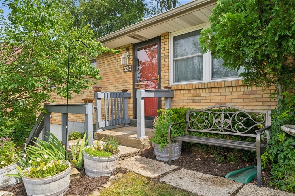 820 Maplewood Drive, Castle Shannon