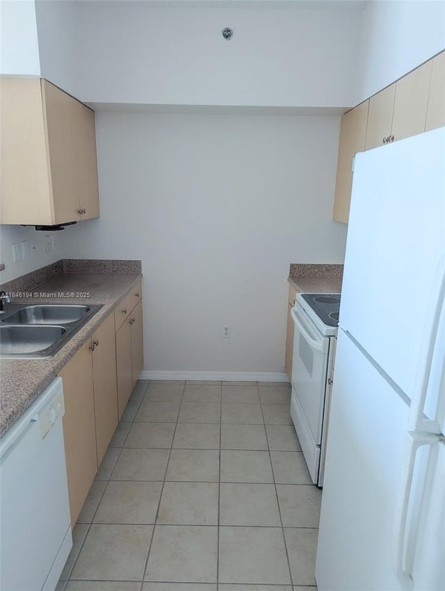 5 of 24 - 616 Clearwater Park Rd 1003, West Palm Beach, FL