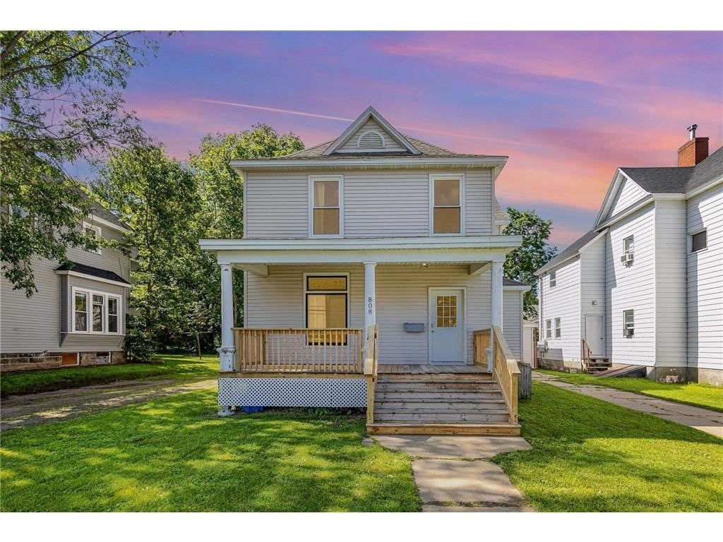 808 9th Avenue E, Menomonie