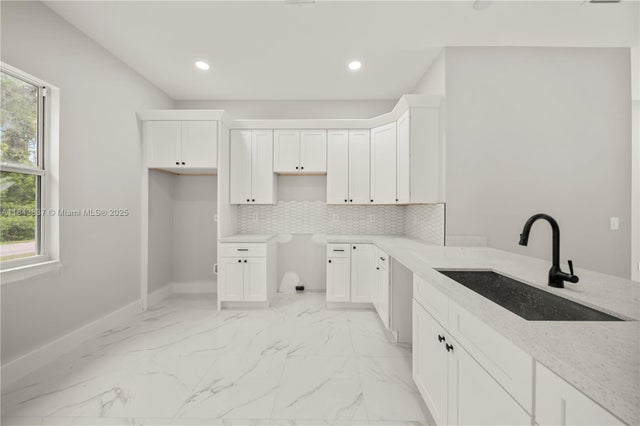 5 of 21 - 836 Clow St E, Lehigh Acres, FL