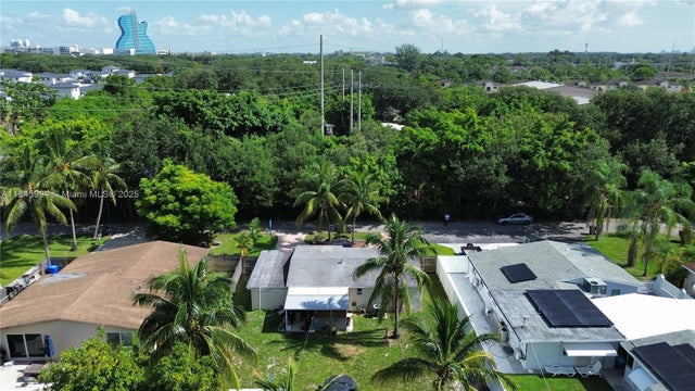 4 of 12 - 5730 Charleston St, Hollywood, FL