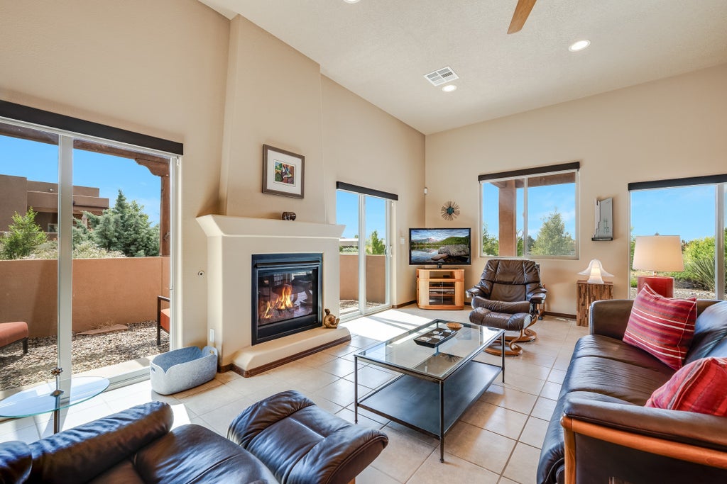 35 Caballo Viejo, Santa Fe