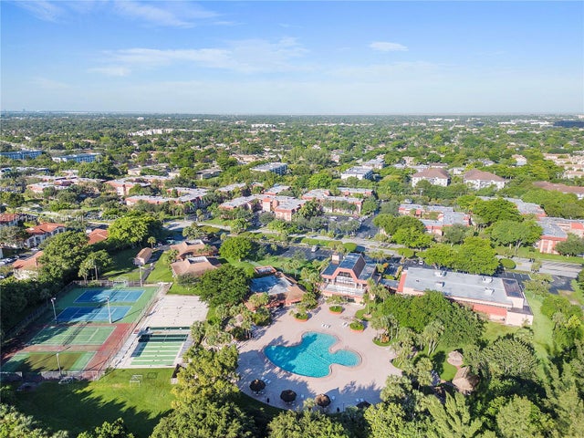 4 of 40 - 3110 Holiday Springs Blvd 105, Margate, FL