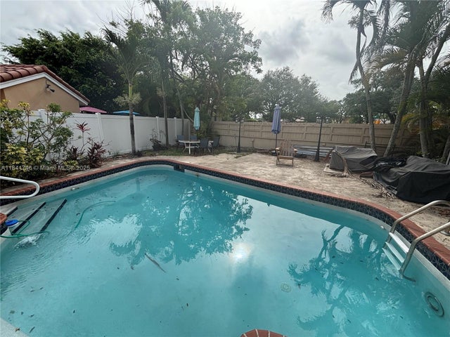 4 of 19 - 11391 Sw 74th Ter, Miami, FL