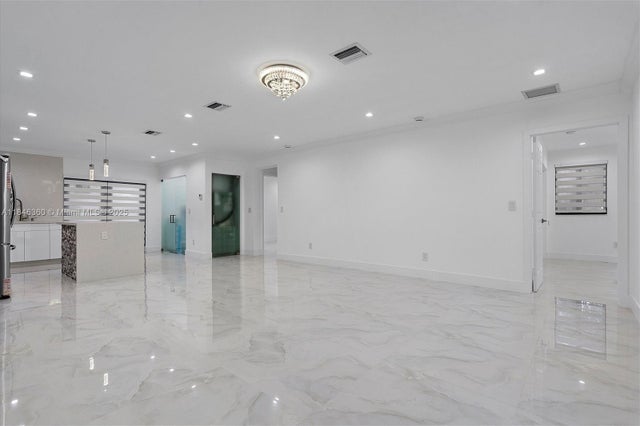 5 of 29 - 501 E 59th St, Hialeah, FL