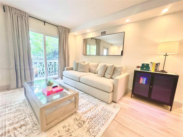 1 of 10 - 626 Meridian Ave 1, Miami Beach, FL
