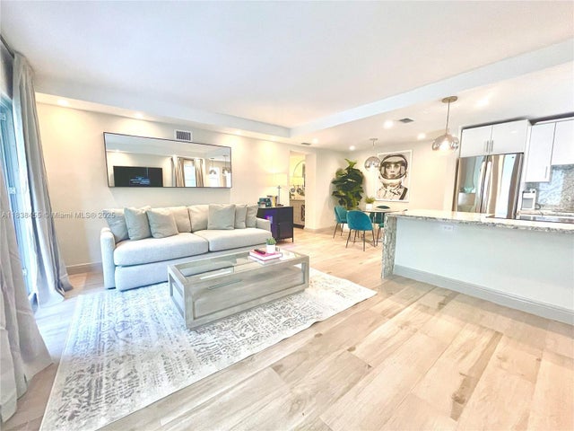 2 of 10 - 626 Meridian Ave 1, Miami Beach, FL