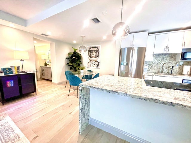 4 of 10 - 626 Meridian Ave 1, Miami Beach, FL
