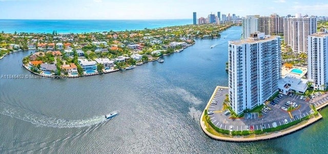 2 of 30 - 20515 E Country Club Dr 1449, Aventura, FL