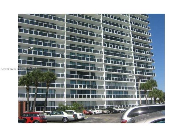 3 of 30 - 20515 E Country Club Dr 1449, Aventura, FL