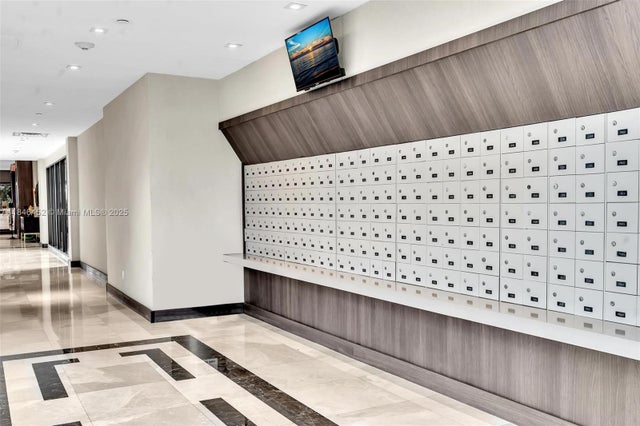 5 of 30 - 20515 E Country Club Dr 1449, Aventura, FL