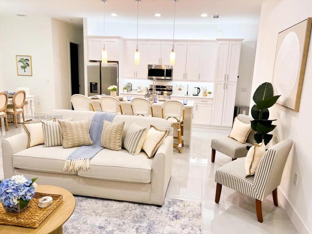 2 of 17 - 404 Nw 1st St, Cape Coral, FL