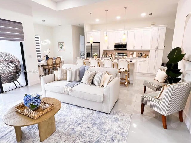 4 of 17 - 404 Nw 1st St, Cape Coral, FL