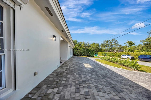 4 of 45 - 6841 Sw 71st Ave, Miami, FL