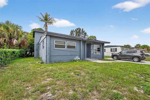 2 of 7 - 1368 11th St, West Palm Beach, FL